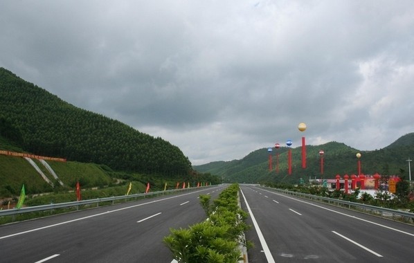 中鐵三公司承建濟青高速公路七標工程