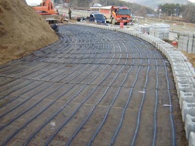 京滬高速鐵路經編滌綸土工格柵的應用