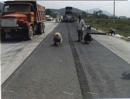 公路用鋼塑土工格柵升級加固